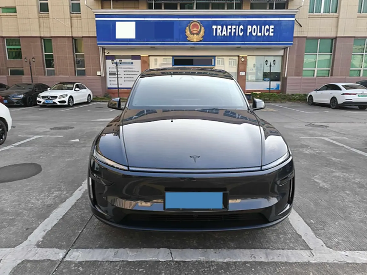 2025 Tesla Model Y L BEV,autocango,china used car exporter,china ev exporter,chinese used car exporter,chinese used ev exporter