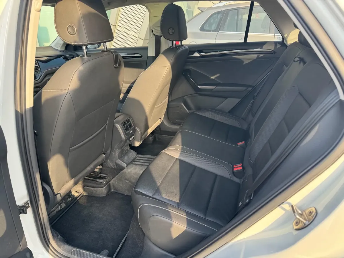 2022 Volkswagen T-Roc 1.4T 150HP L4 7DCT,autocango,china used car exporter,china ev exporter,chinese used car exporter,chinese used ev exporter