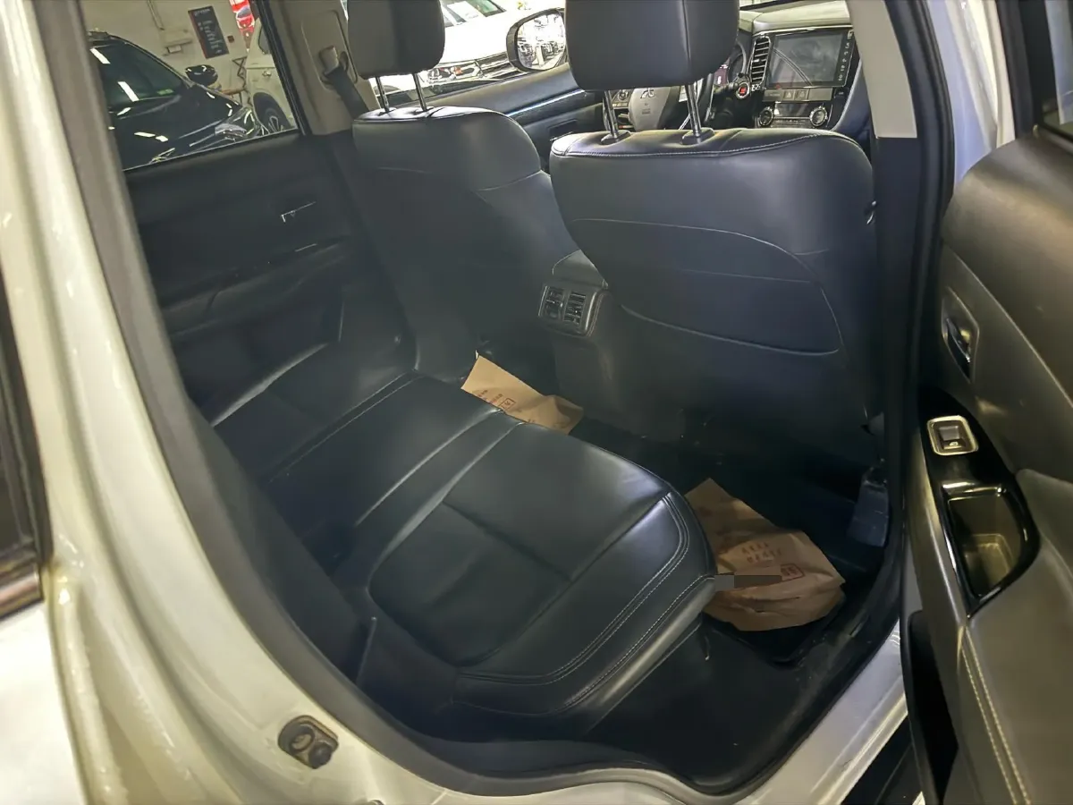 2019 Mitsubishi Outlander 2.4L 192HP L4 CVT,autocango,china used car exporter,china ev exporter,chinese used car exporter,chinese used ev exporter