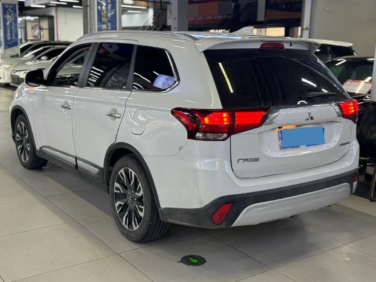2019 Mitsubishi Outlander 2.4L 192HP L4 CVT,autocango,china used car exporter,china ev exporter,chinese used car exporter,chinese used ev exporter