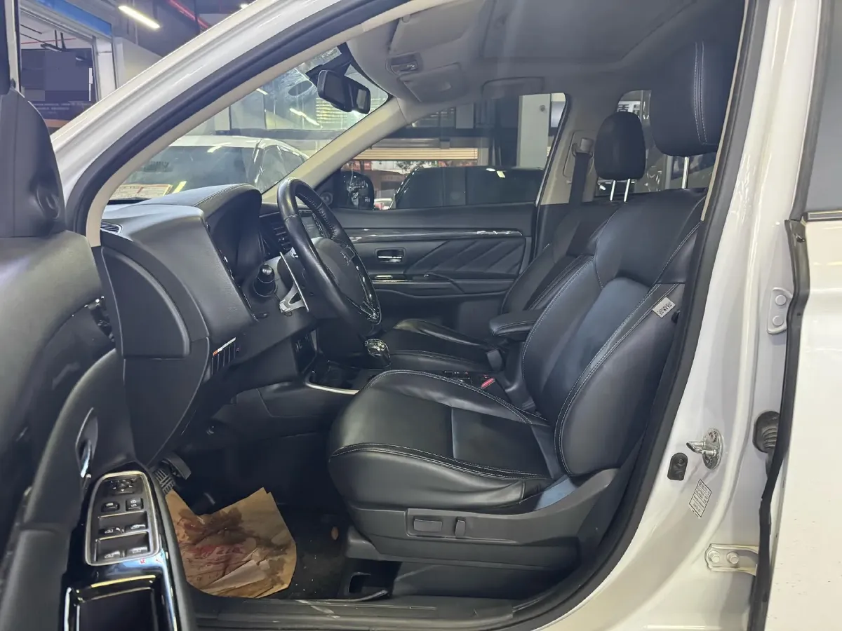 2019 Mitsubishi Outlander 2.4L 192HP L4 CVT,autocango,china used car exporter,china ev exporter,chinese used car exporter,chinese used ev exporter