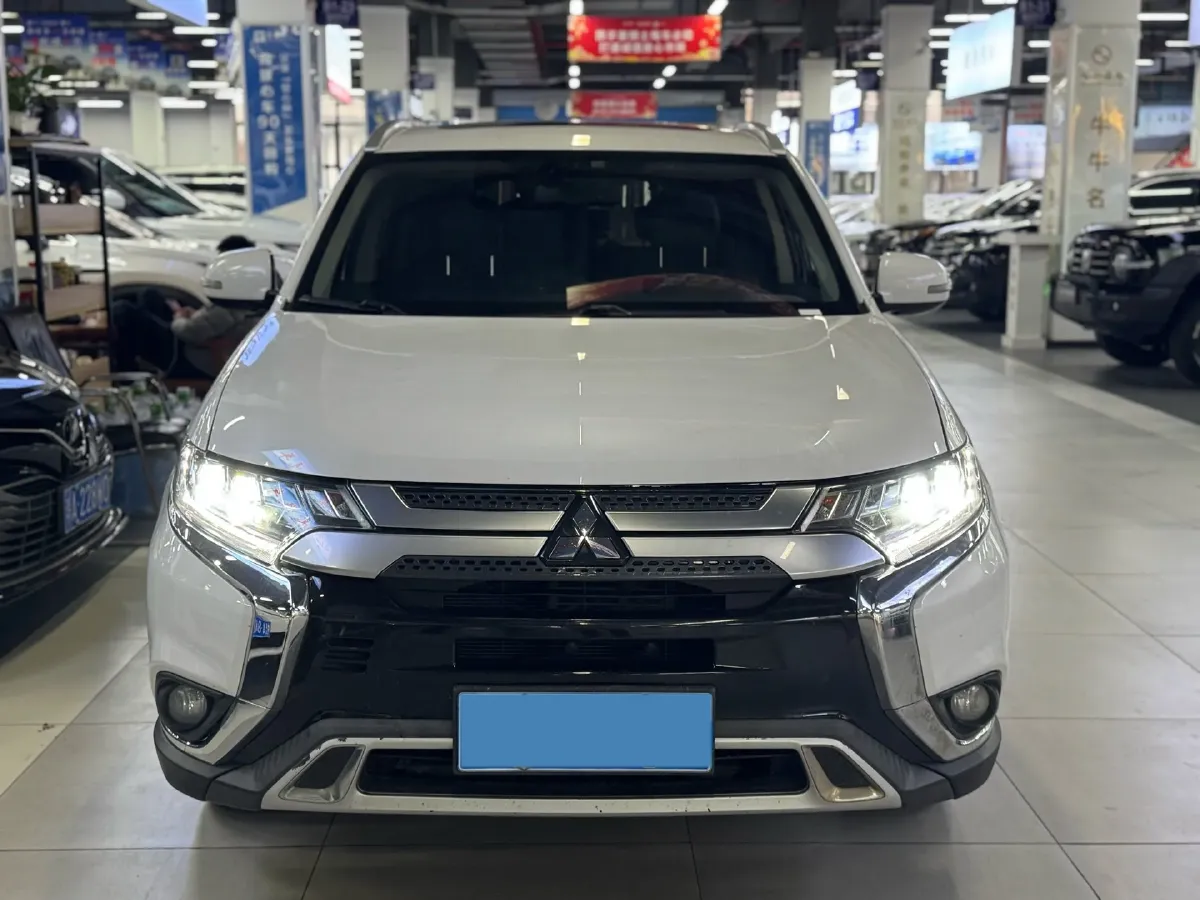 2019 Mitsubishi Outlander 2.4L 192HP L4 CVT,autocango,china used car exporter,china ev exporter,chinese used car exporter,chinese used ev exporter