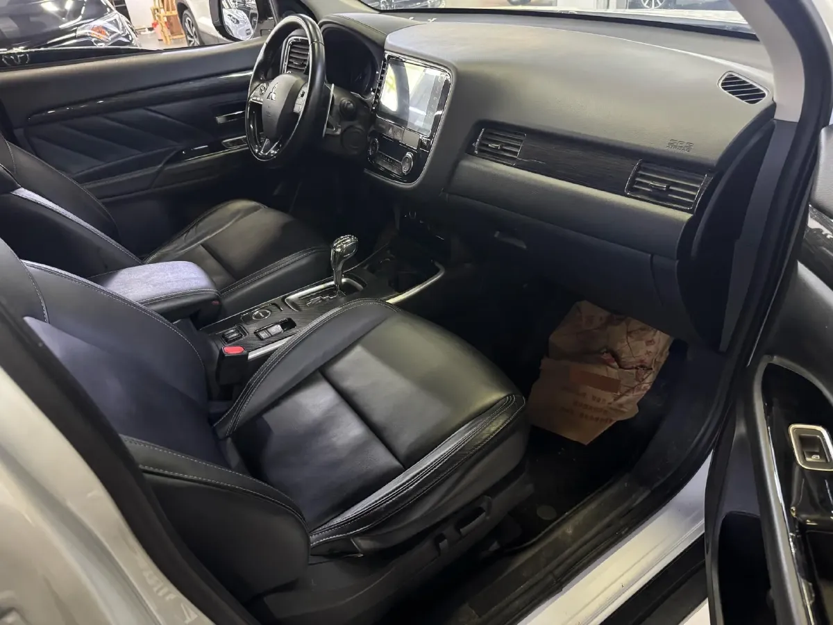 2019 Mitsubishi Outlander 2.4L 192HP L4 CVT,autocango,china used car exporter,china ev exporter,chinese used car exporter,chinese used ev exporter