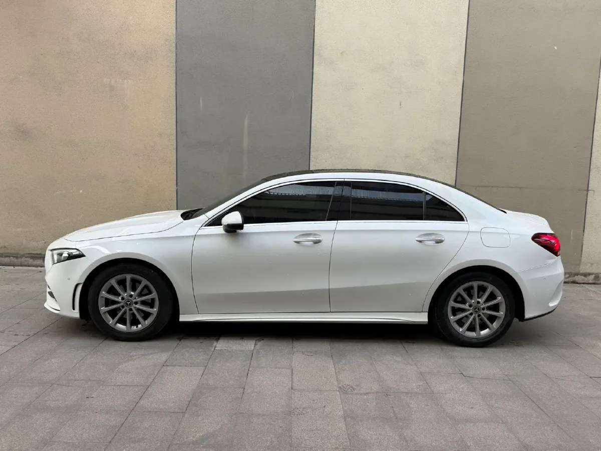 2020 Mercedes-Benz A Class 1.3T 163HP L4 7DCT,autocango,china used car exporter,china ev exporter,chinese used car exporter,chinese used ev exporter