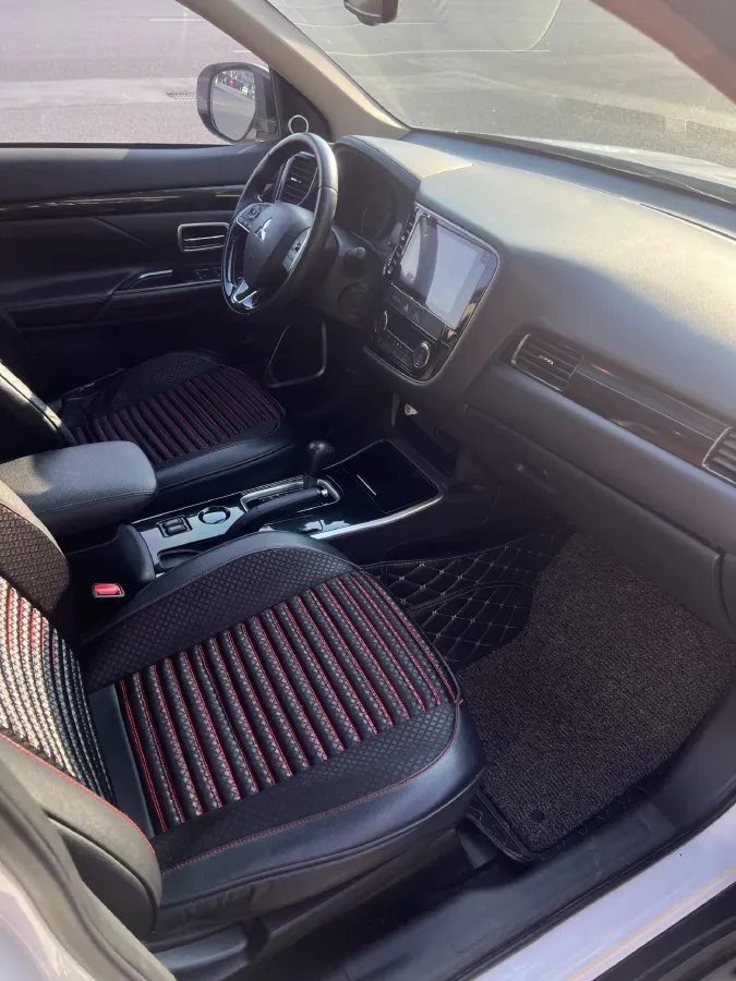 2018 Mitsubishi Outlander 2.0L 166HP L4 CVT,autocango,china used car exporter,china ev exporter,chinese used car exporter,chinese used ev exporter