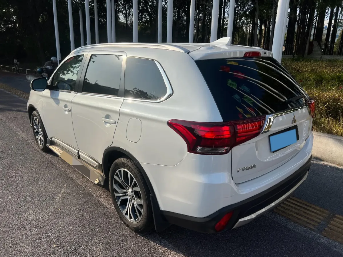 2018 Mitsubishi Outlander 2.0L 166HP L4 CVT,autocango,china used car exporter,china ev exporter,chinese used car exporter,chinese used ev exporter
