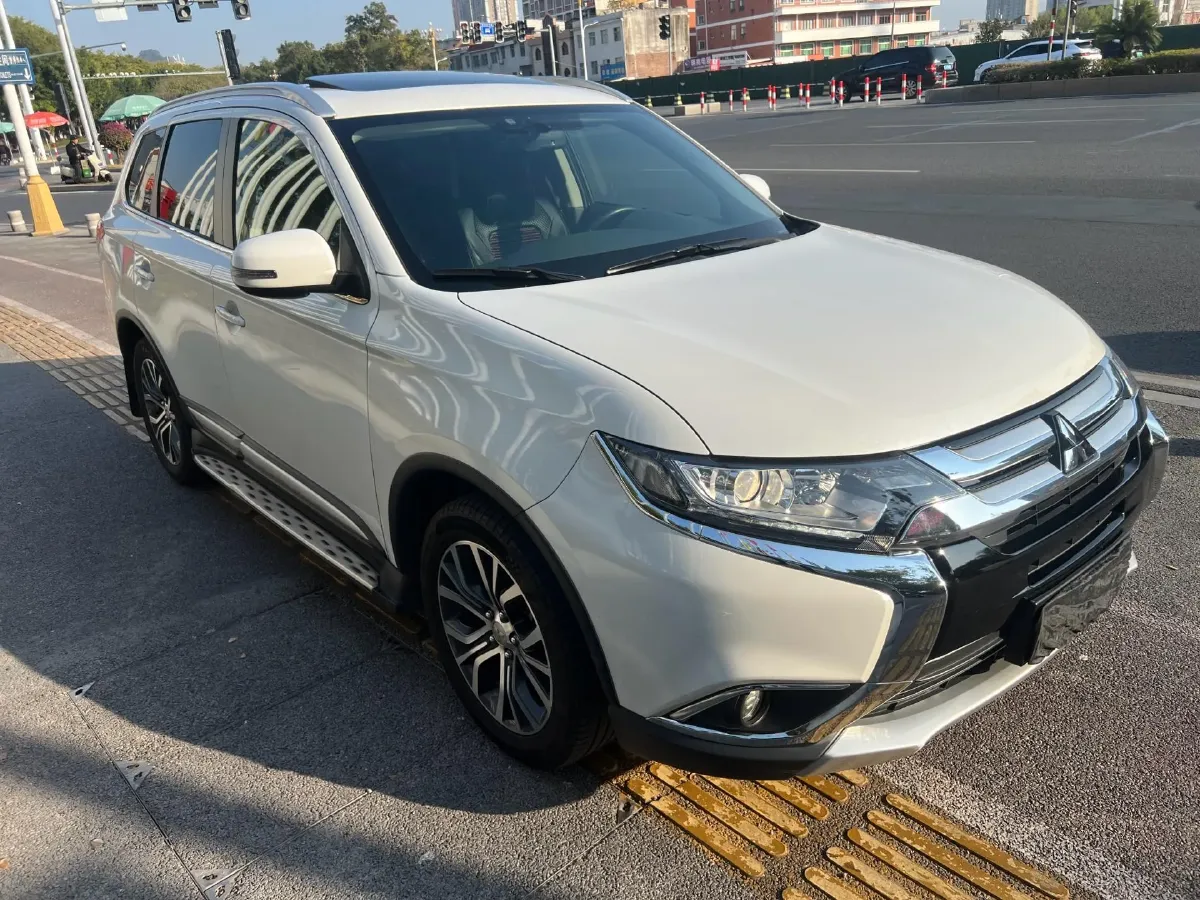 2018 Mitsubishi Outlander 2.0L 166HP L4 CVT,autocango,china used car exporter,china ev exporter,chinese used car exporter,chinese used ev exporter