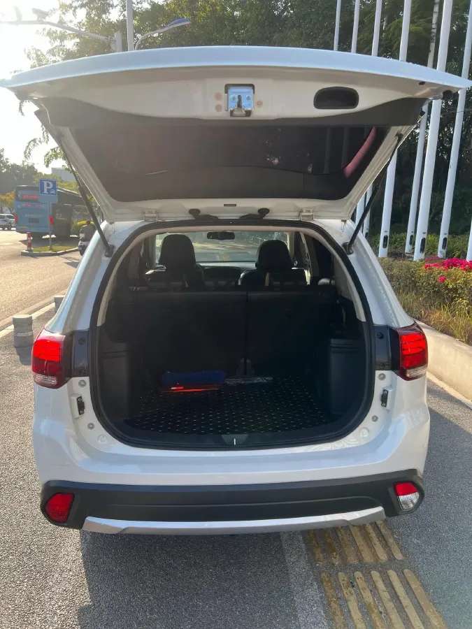 2018 Mitsubishi Outlander 2.0L 166HP L4 CVT,autocango,china used car exporter,china ev exporter,chinese used car exporter,chinese used ev exporter
