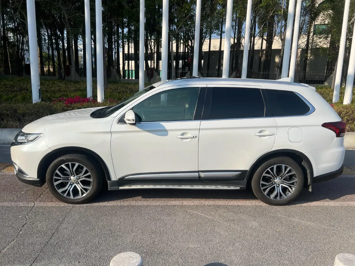 2018 Mitsubishi Outlander 2.0L 166HP L4 CVT,autocango,china used car exporter,china ev exporter,chinese used car exporter,chinese used ev exporter