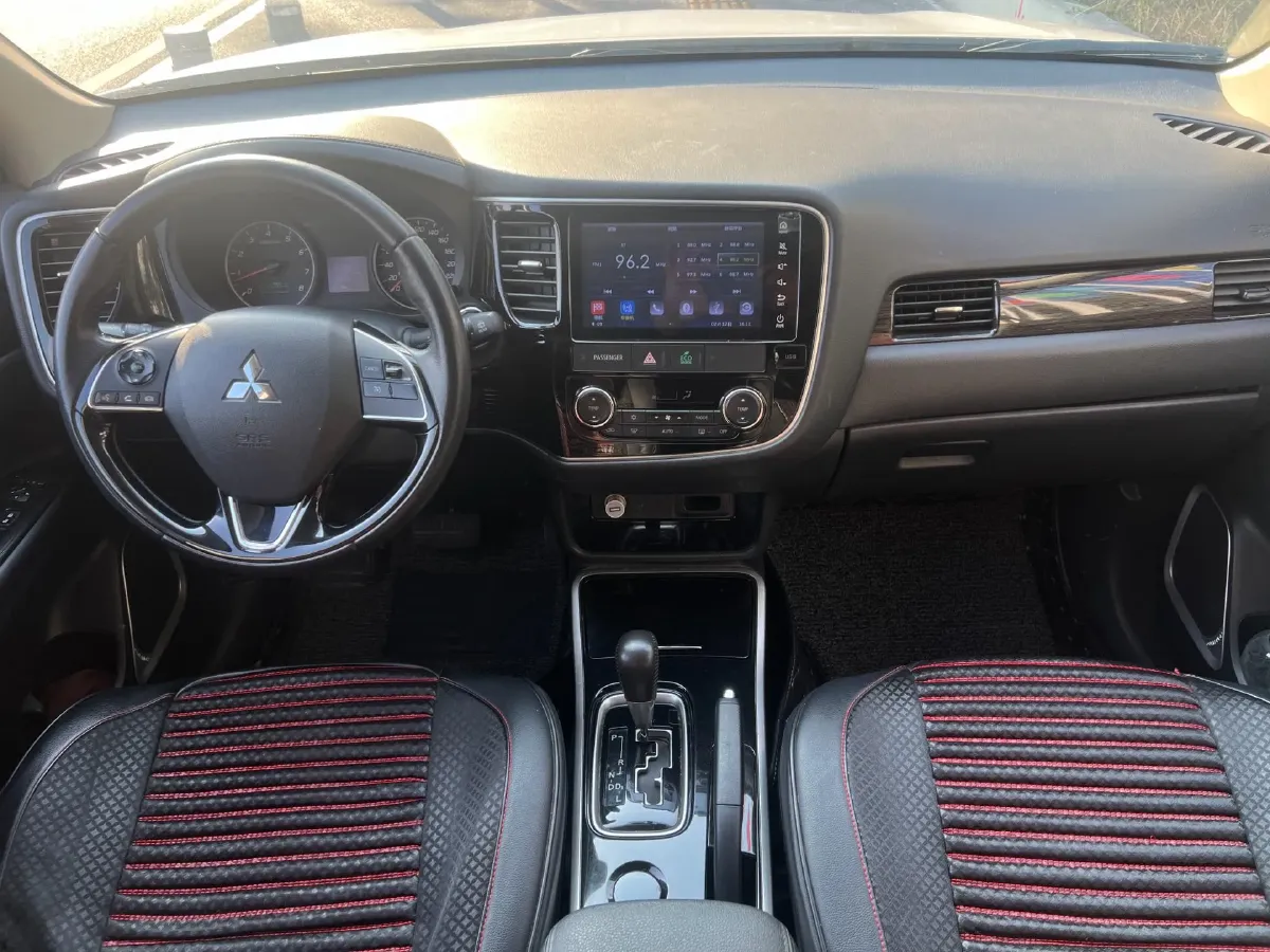 2018 Mitsubishi Outlander 2.0L 166HP L4 CVT,autocango,china used car exporter,china ev exporter,chinese used car exporter,chinese used ev exporter