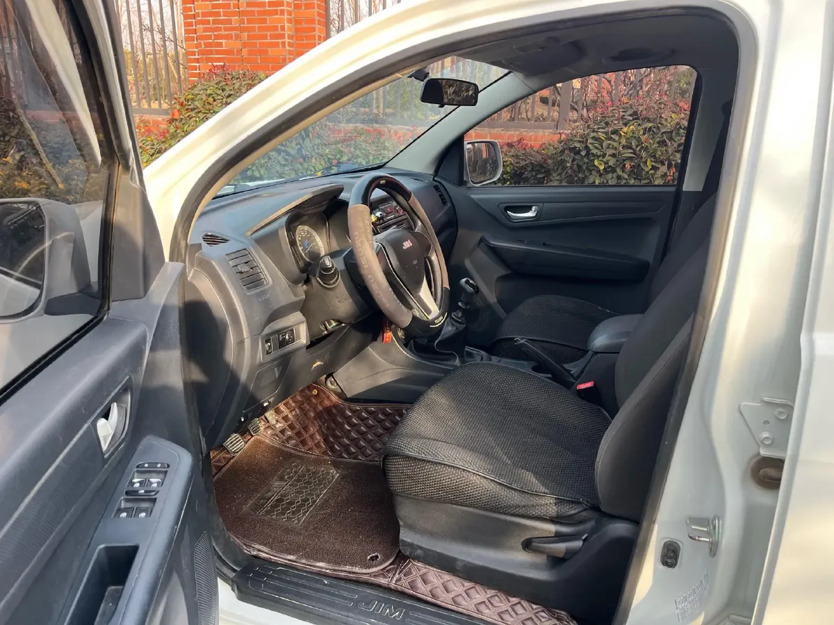 2018 Isuzu Taga 3.0T 131HP L4 5MT,autocango,china used car exporter,china ev exporter,chinese used car exporter,chinese used ev exporter