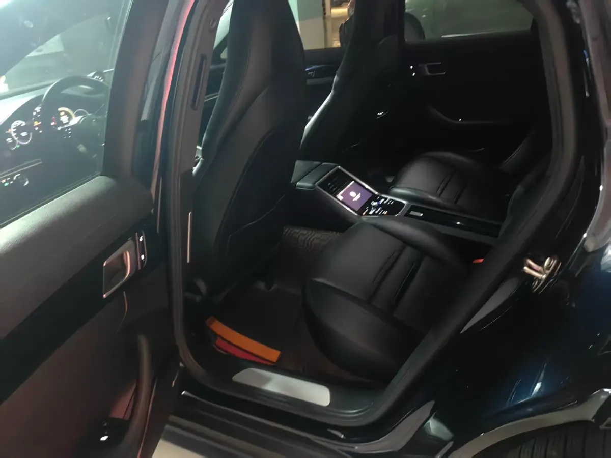 2017 BMW X6 3.0T 306HP L6 8AT,autocango,china used car exporter,china ev exporter,chinese used car exporter,chinese used ev exporter