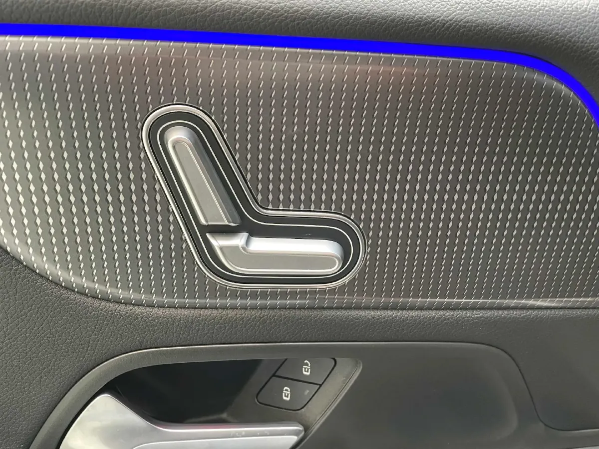 2020 Mercedes-Benz GLB Class 1.3T 163HP L4 7DCT,autocango,china used car exporter,china ev exporter,chinese used car exporter,chinese used ev exporter