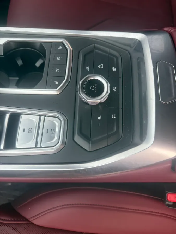 2024 Tank 400 2.0T 252HP L4 9AT PHEV 36.7/37.1KWH,autocango,china used car exporter,china ev exporter,chinese used car exporter,chinese used ev exporter