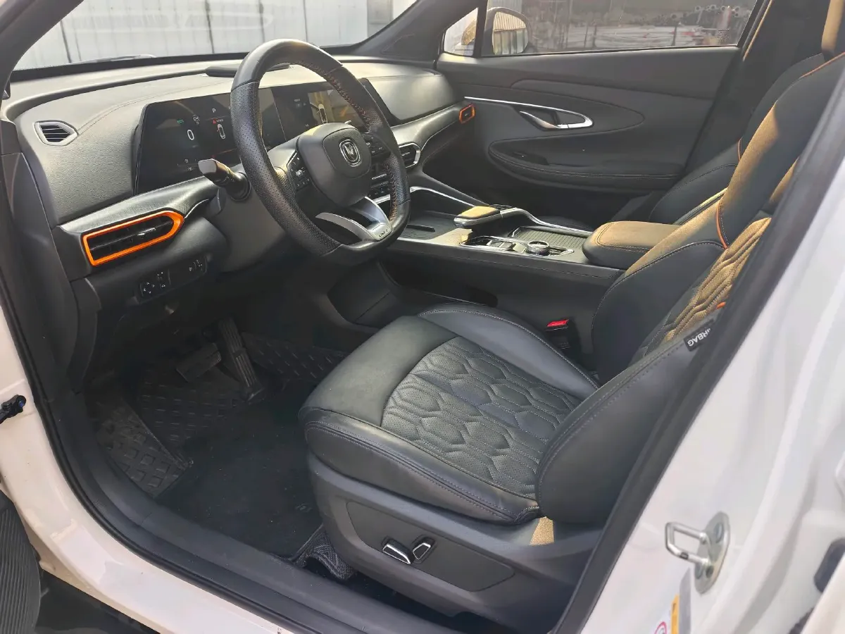 2022 ChangAn UNI-T 2.0T 233HP L4 8AT,autocango,china used car exporter,china ev exporter,chinese used car exporter,chinese used ev exporter