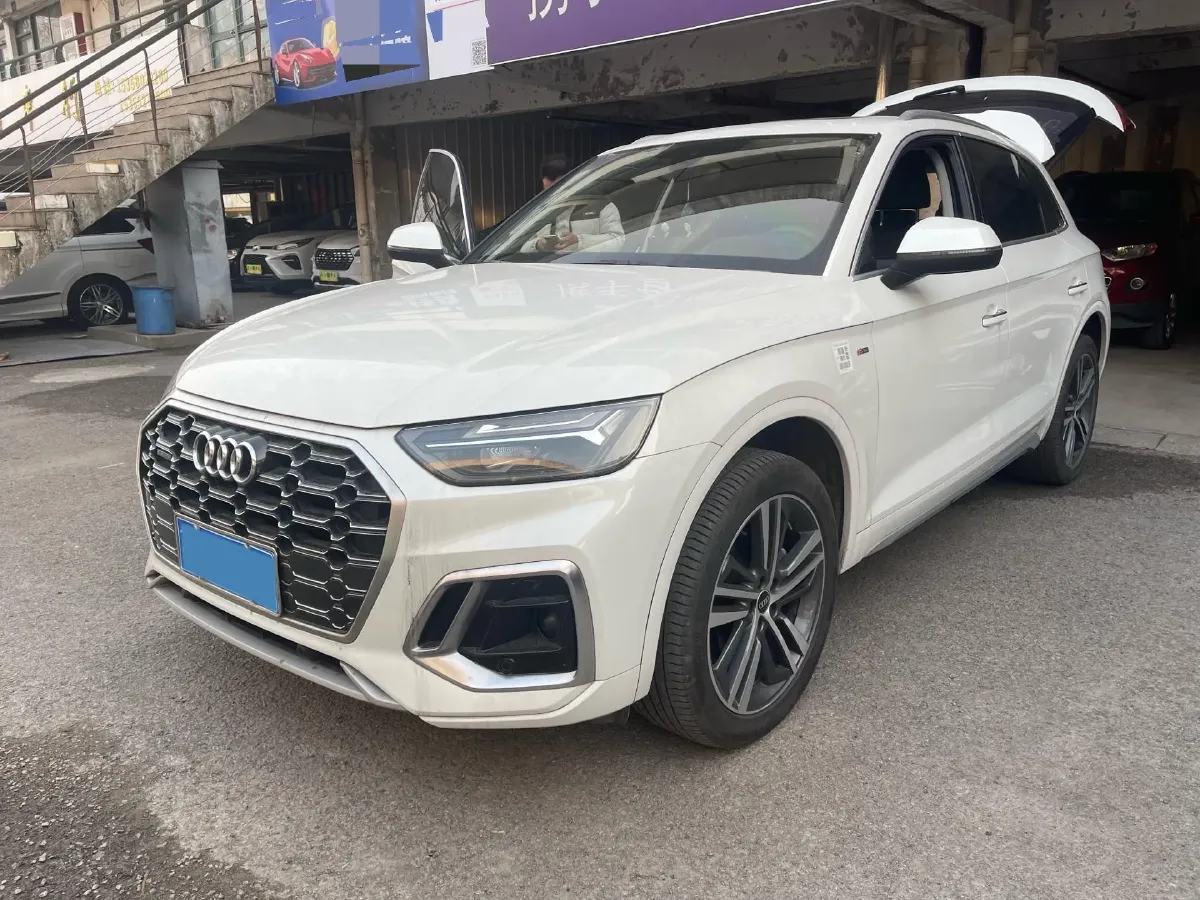 2022 Audi Q5L 2.0T 190HP L4 7DCT,autocango,china used car exporter,china ev exporter,chinese used car exporter,chinese used ev exporter