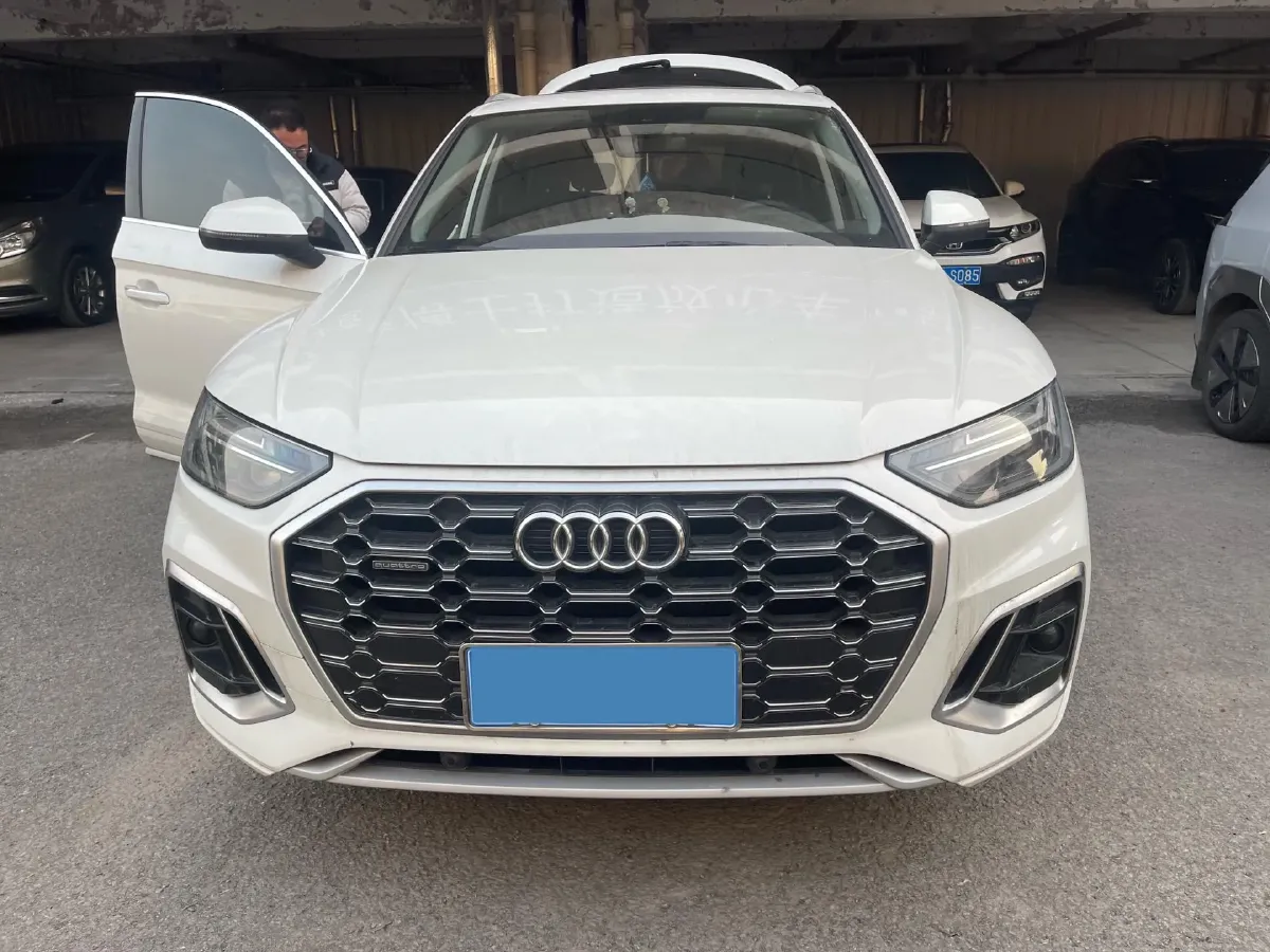 2022 Audi Q5L 2.0T 190HP L4 7DCT,autocango,china used car exporter,china ev exporter,chinese used car exporter,chinese used ev exporter