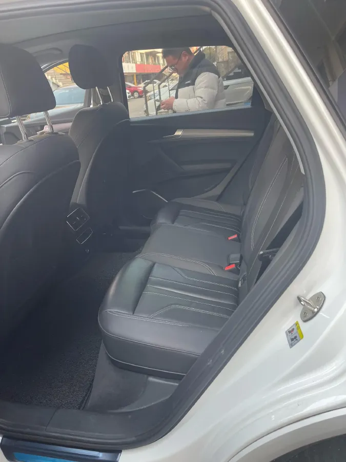 2022 Audi Q5L 2.0T 190HP L4 7DCT,autocango,china used car exporter,china ev exporter,chinese used car exporter,chinese used ev exporter