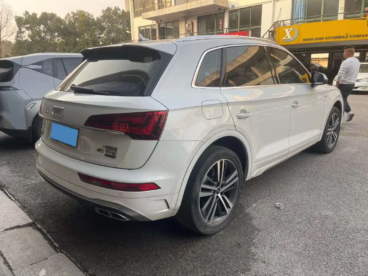 2022 Audi Q5L 2.0T 190HP L4 7DCT,autocango,china used car exporter,china ev exporter,chinese used car exporter,chinese used ev exporter