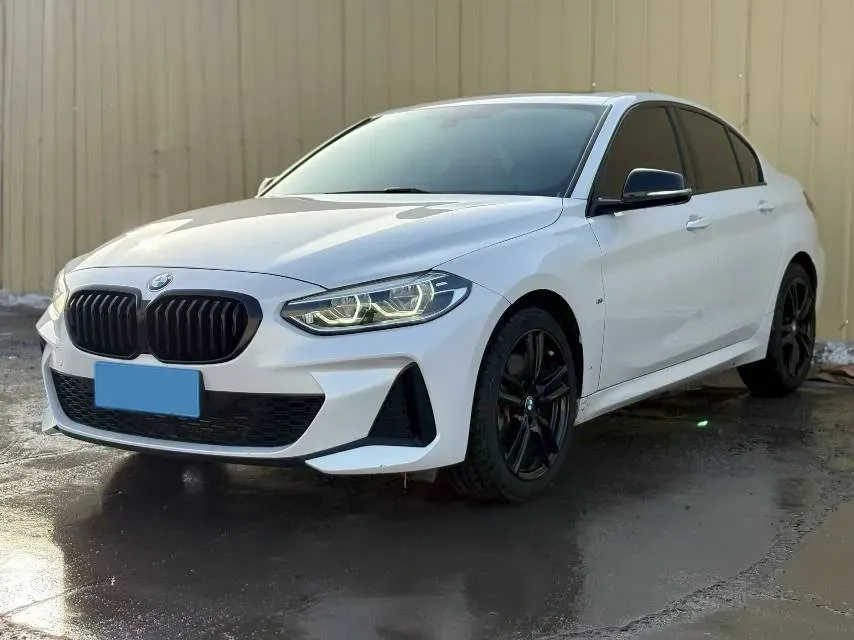2022 BMW 1 Series 2.0T 192HP L4 7DCT,autocango,china used car exporter,china ev exporter,chinese used car exporter,chinese used ev exporter