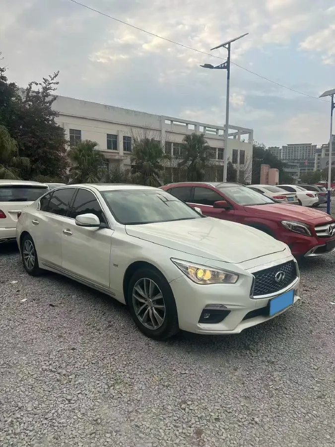 2018 Jeep Grand Commander 2.0T 265HP L4 9AT,autocango,china used car exporter,china ev exporter,chinese used car exporter,chinese used ev exporter