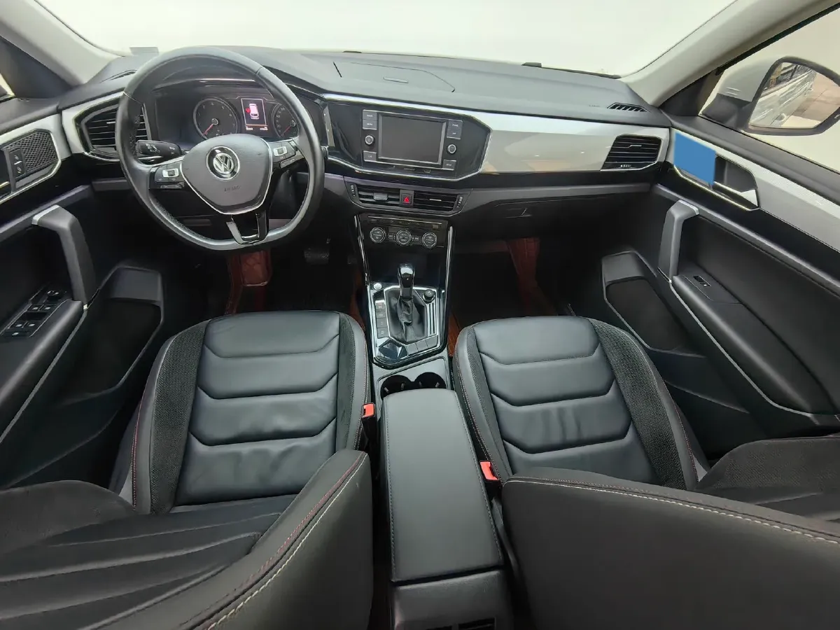 2019 Jeep Cherokee 2.0T 234HP L4 9AT,autocango,china used car exporter,china ev exporter,chinese used car exporter,chinese used ev exporter