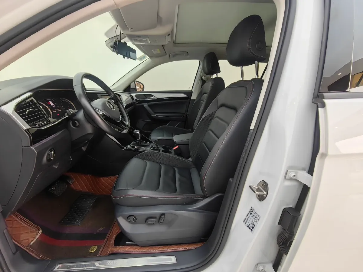 2019 Jeep Cherokee 2.0T 234HP L4 9AT,autocango,china used car exporter,china ev exporter,chinese used car exporter,chinese used ev exporter