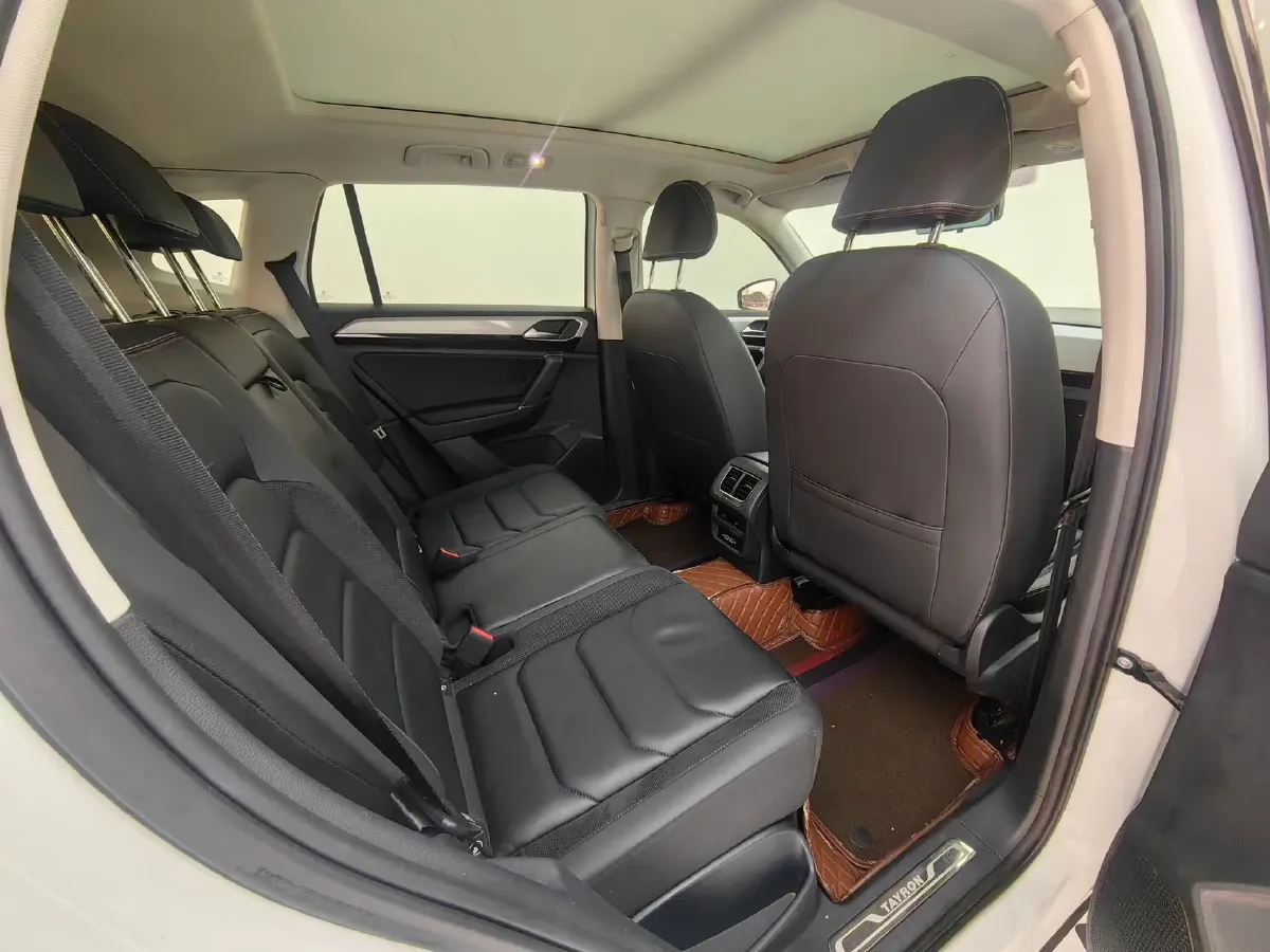 2019 Jeep Cherokee 2.0T 234HP L4 9AT,autocango,china used car exporter,china ev exporter,chinese used car exporter,chinese used ev exporter