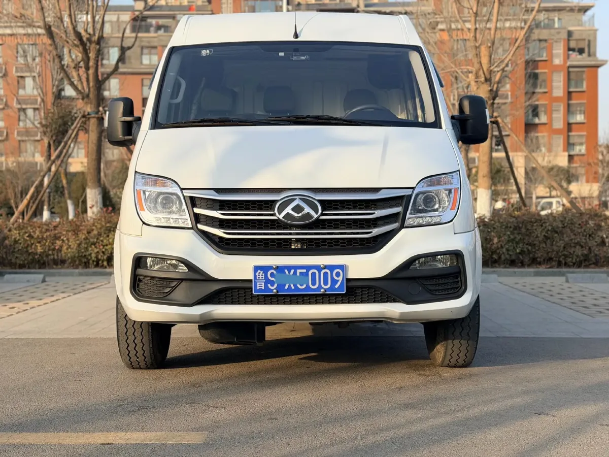 2021 MAXUS XinTu V80 2.0T 139HP L4 6MT,autocango,china used car exporter,china ev exporter,chinese used car exporter,chinese used ev exporter