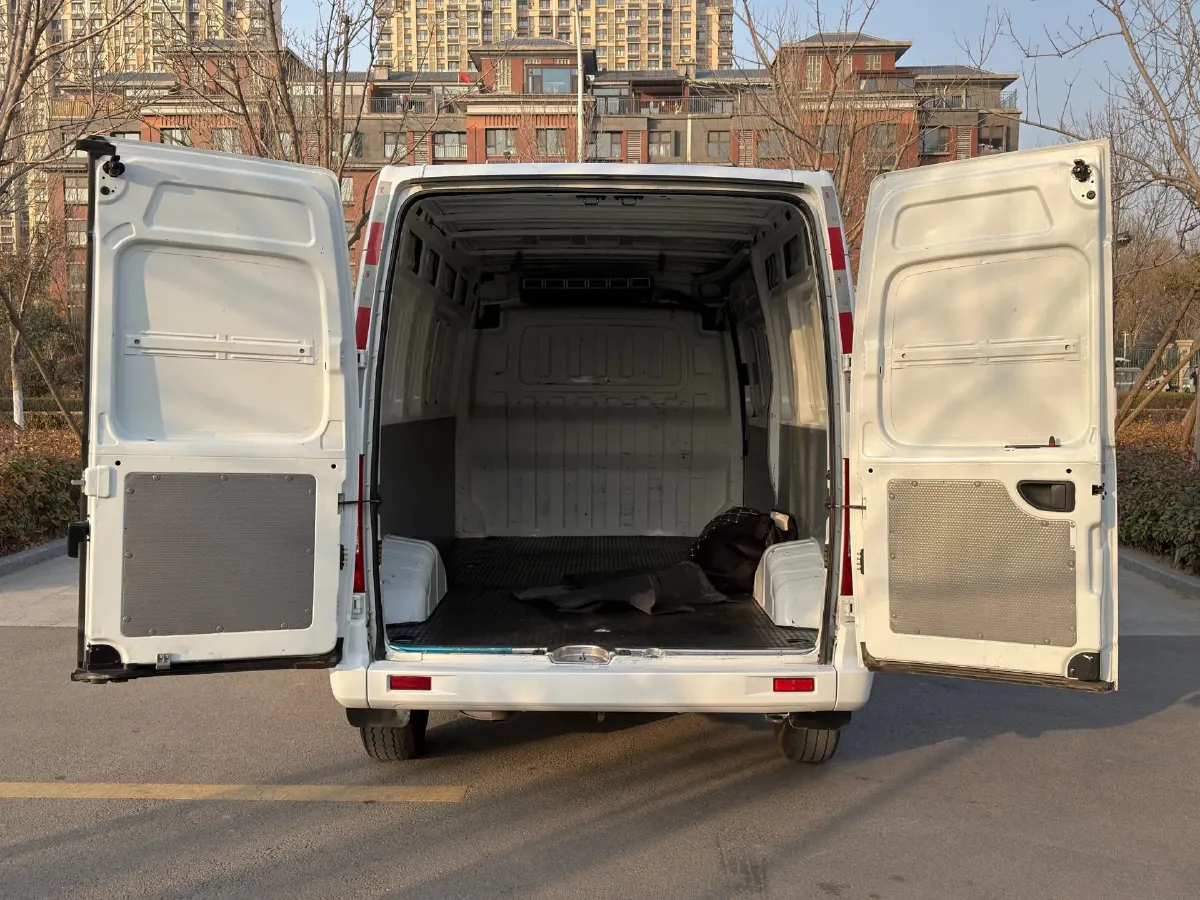 2021 MAXUS XinTu V80 2.0T 139HP L4 6MT,autocango,china used car exporter,china ev exporter,chinese used car exporter,chinese used ev exporter