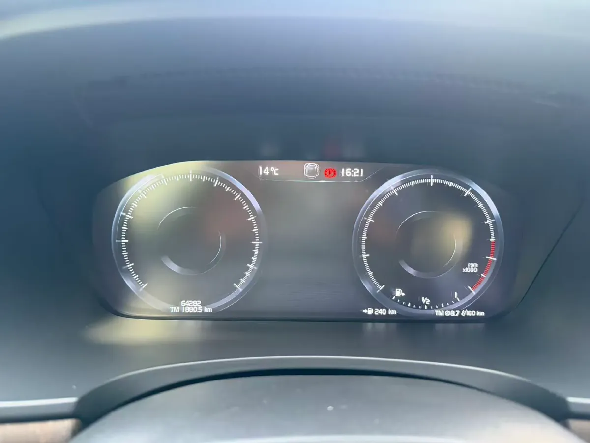 2021 Volvo V90 2.0T 250HP L4 8AT,autocango,china used car exporter,china ev exporter,chinese used car exporter,chinese used ev exporter