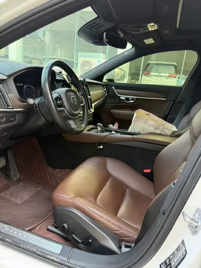 2021 Volvo V90 2.0T 250HP L4 8AT,autocango,china used car exporter,china ev exporter,chinese used car exporter,chinese used ev exporter