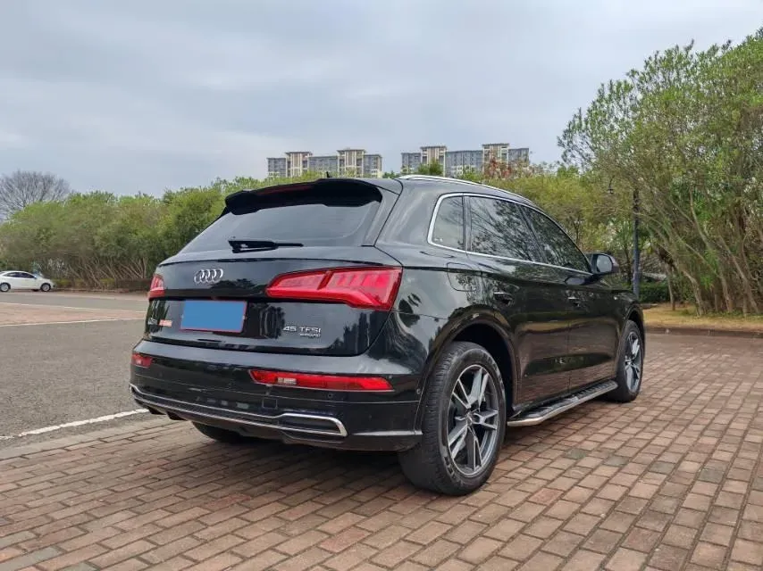 2020 Audi Q5L 2.0T 190HP L4 7DCT,autocango,china used car exporter,china ev exporter,chinese used car exporter,chinese used ev exporter