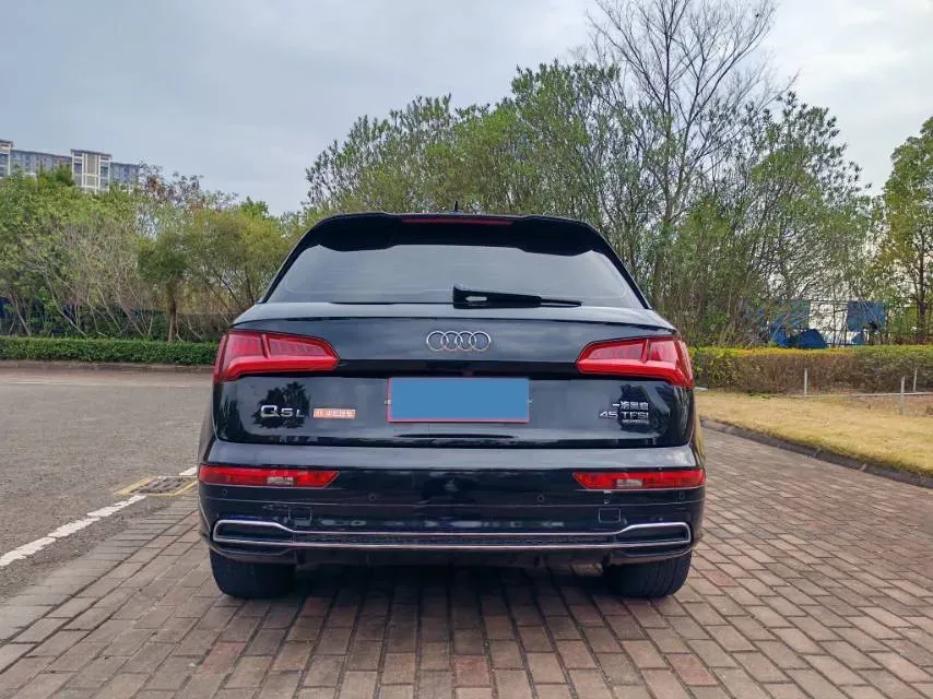 2020 Audi Q5L 2.0T 190HP L4 7DCT,autocango,china used car exporter,china ev exporter,chinese used car exporter,chinese used ev exporter