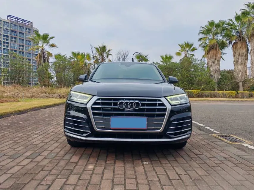 2020 Audi Q5L 2.0T 190HP L4 7DCT,autocango,china used car exporter,china ev exporter,chinese used car exporter,chinese used ev exporter