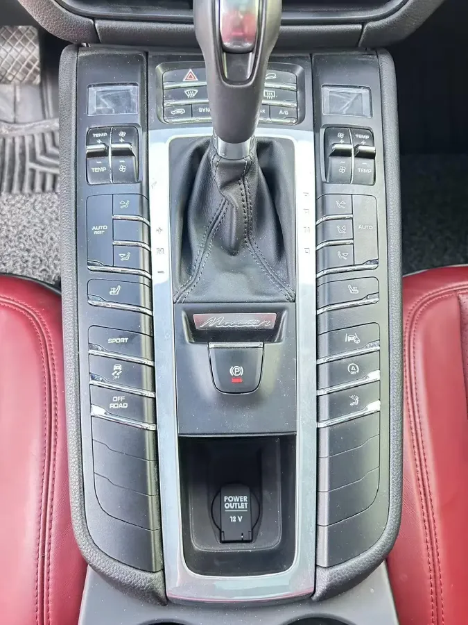 2022 Porsche Macan 2.0T 265HP L4 7DCT,autocango,china used car exporter,china ev exporter,chinese used car exporter,chinese used ev exporter