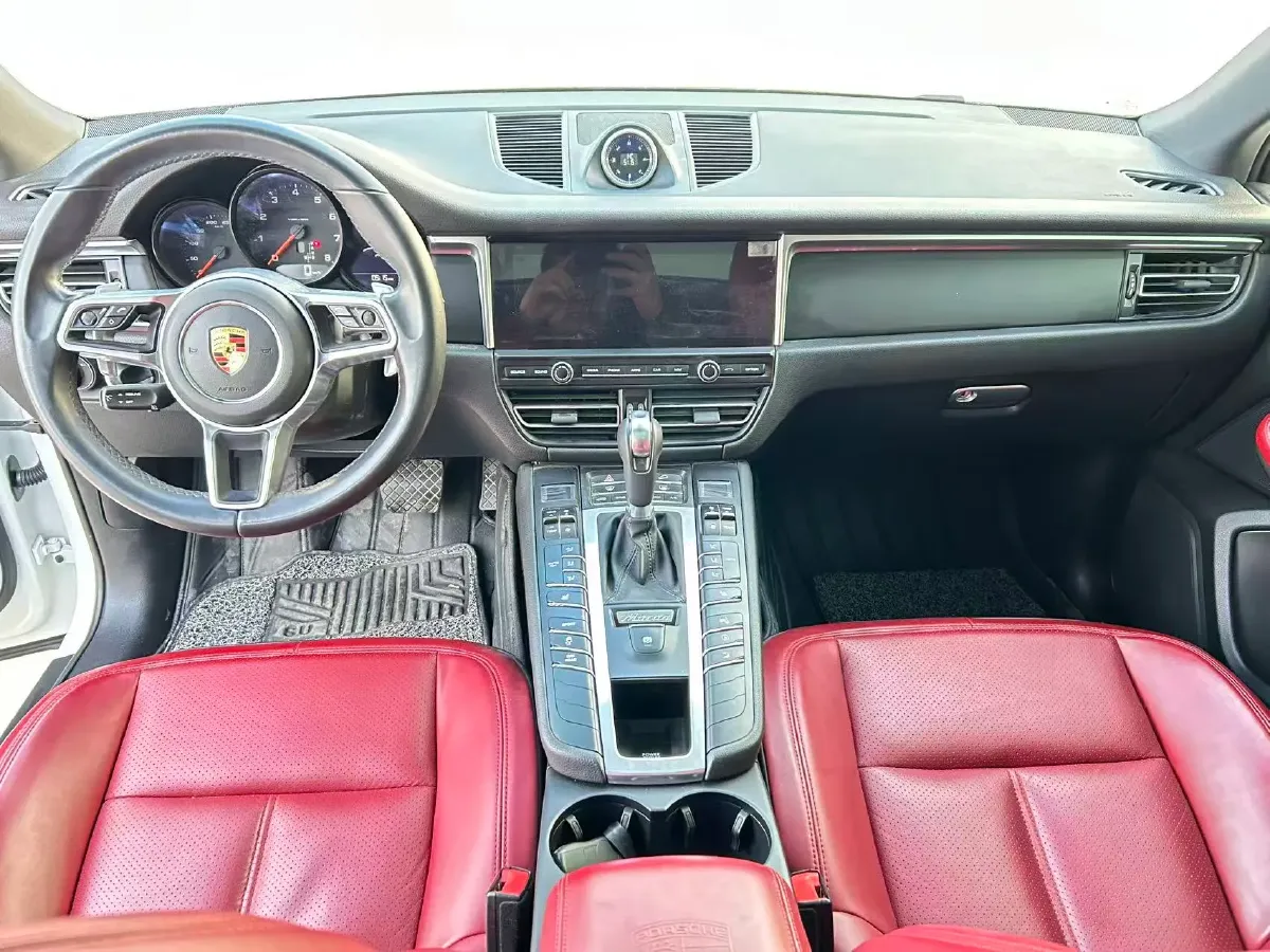 2022 Porsche Macan 2.0T 265HP L4 7DCT,autocango,china used car exporter,china ev exporter,chinese used car exporter,chinese used ev exporter