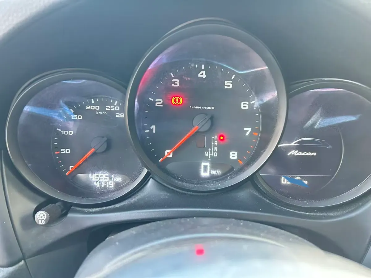 2022 Porsche Macan 2.0T 265HP L4 7DCT,autocango,china used car exporter,china ev exporter,chinese used car exporter,chinese used ev exporter