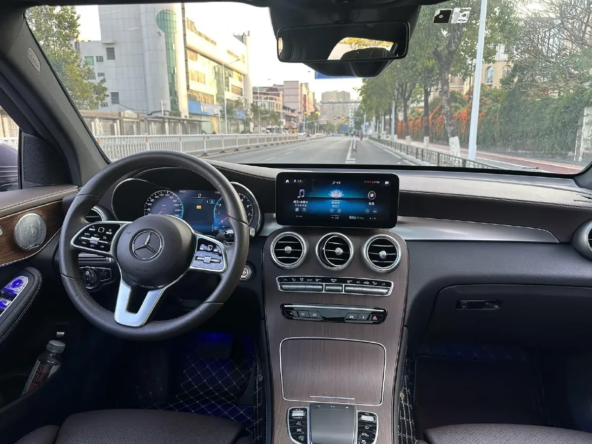 2021 Mercedes-Benz GLC Class 2.0T 258HP L4 9AT,autocango,china used car exporter,china ev exporter,chinese used car exporter,chinese used ev exporter