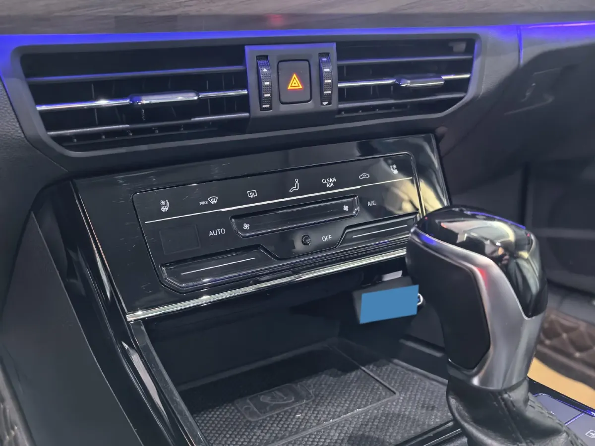 2020 Volkswagen Passat 2.0T 186HP L4 7DCT,autocango,china used car exporter,china ev exporter,chinese used car exporter,chinese used ev exporter