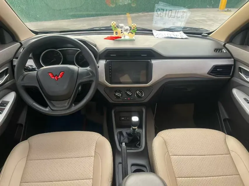 2021 WuLing HongGuang 1.5L 99HP L4 6MT,autocango,china used car exporter,china ev exporter,chinese used car exporter,chinese used ev exporter
