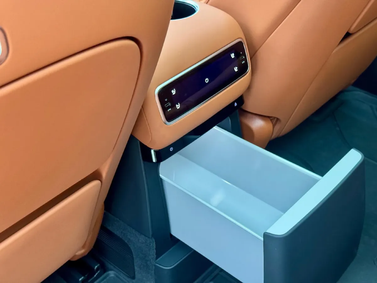 2025 Li L9 Range Extended 154HP REEV,autocango,china used car exporter,china ev exporter,chinese used car exporter,chinese used ev exporter