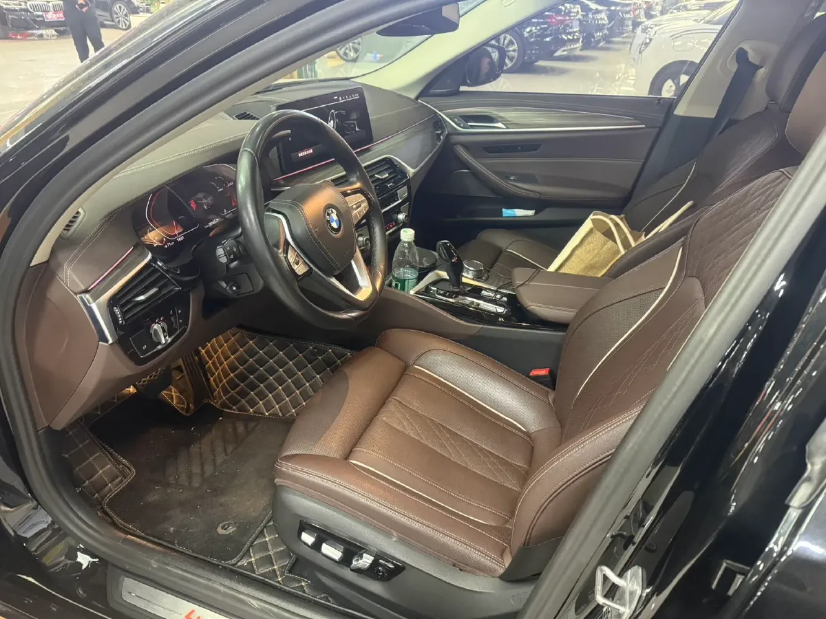 2023 BMW 5 Series 2.0T 245HP L4 8AT,autocango,china used car exporter,china ev exporter,chinese used car exporter,chinese used ev exporter