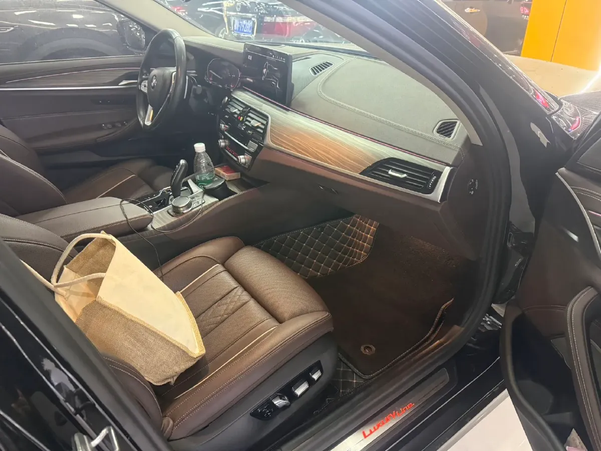 2023 BMW 5 Series 2.0T 245HP L4 8AT,autocango,china used car exporter,china ev exporter,chinese used car exporter,chinese used ev exporter