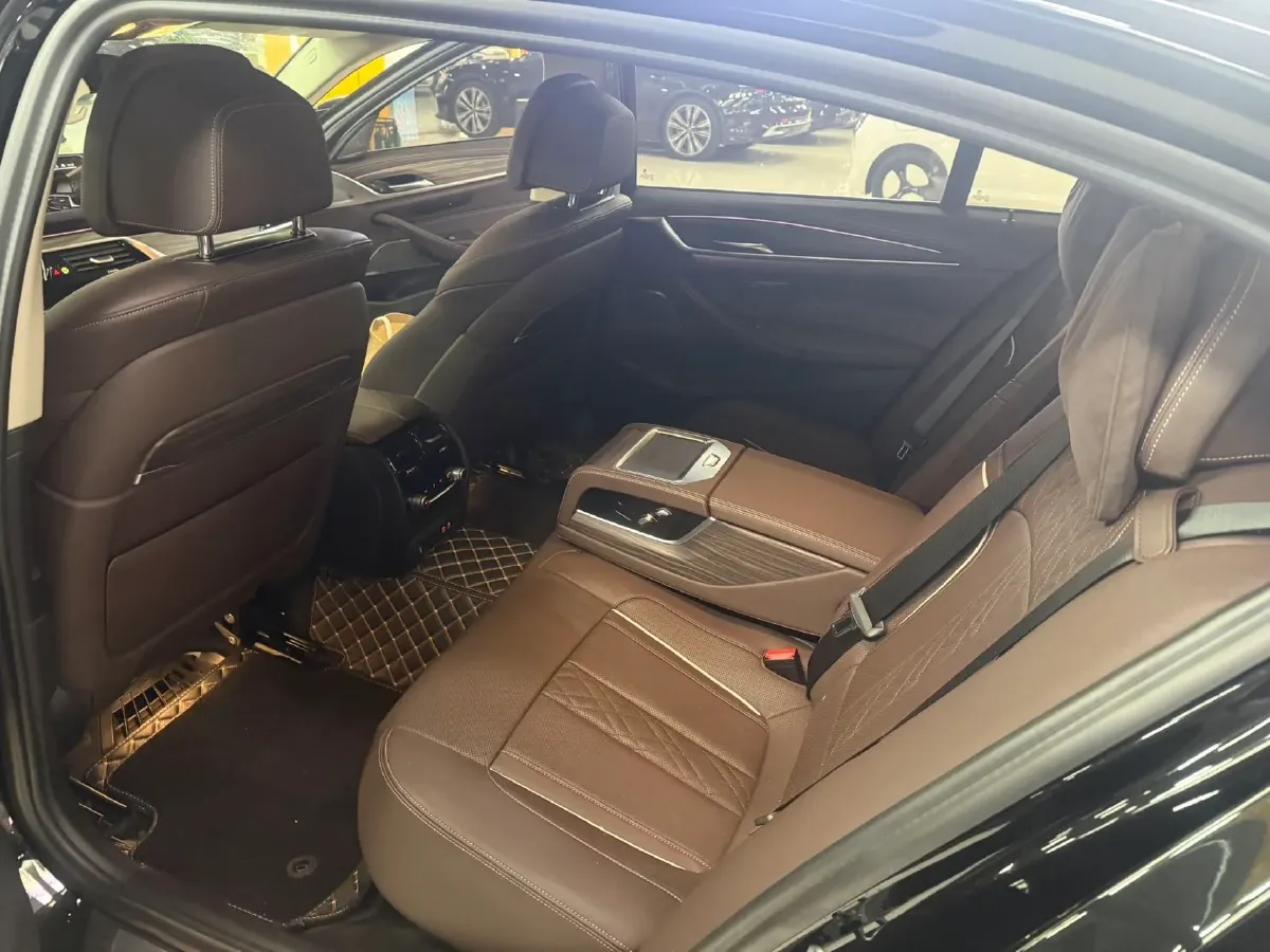 2023 BMW 5 Series 2.0T 245HP L4 8AT,autocango,china used car exporter,china ev exporter,chinese used car exporter,chinese used ev exporter