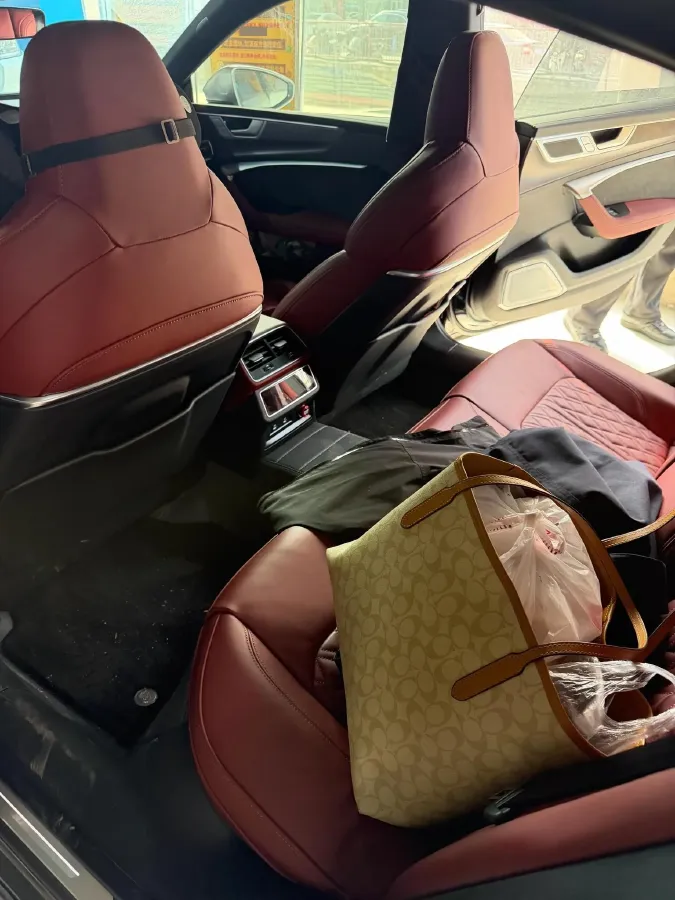 2024 Audi A7L 2.0T 245HP L4 7DCT,autocango,china used car exporter,china ev exporter,chinese used car exporter,chinese used ev exporter