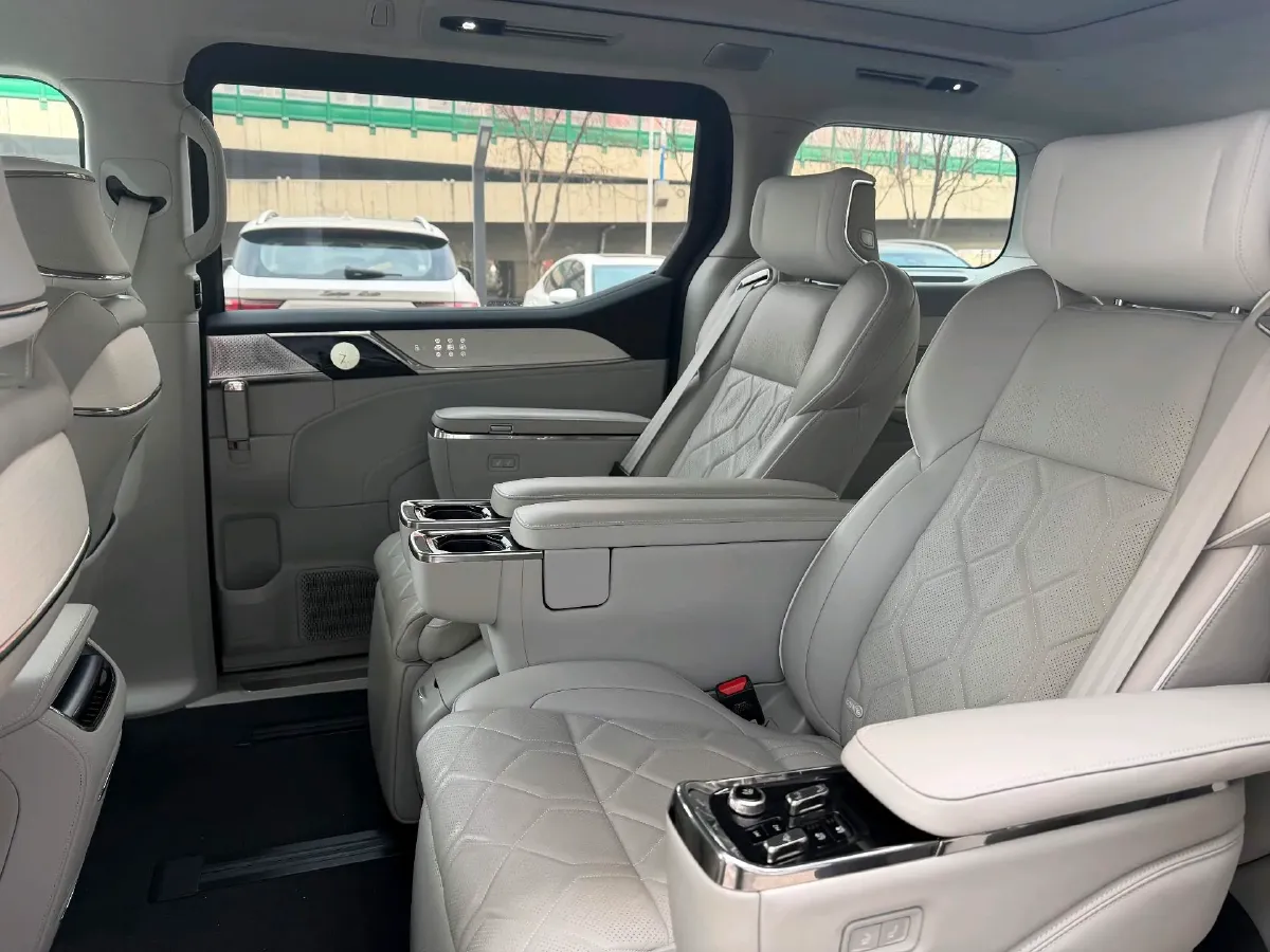 2025 Volvo EM90 BEV 116KWH,autocango,china used car exporter,china ev exporter,chinese used car exporter,chinese used ev exporter