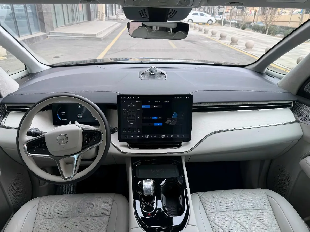 2025 Volvo EM90 BEV 116KWH,autocango,china used car exporter,china ev exporter,chinese used car exporter,chinese used ev exporter