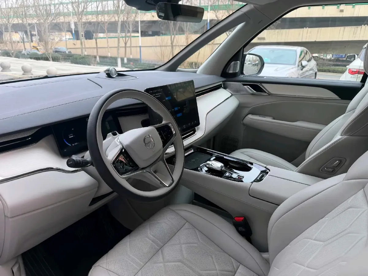 2025 Volvo EM90 BEV 116KWH,autocango,china used car exporter,china ev exporter,chinese used car exporter,chinese used ev exporter