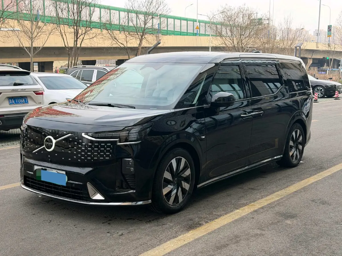 2025 Volvo EM90 BEV 116KWH,autocango,china used car exporter,china ev exporter,chinese used car exporter,chinese used ev exporter